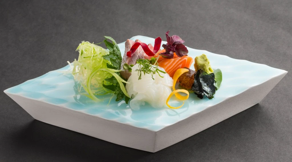 SASHIMI selection 3 poissons_Restaurant YOSHI_Hotel Metropole MC_StudioPhenix.jpg