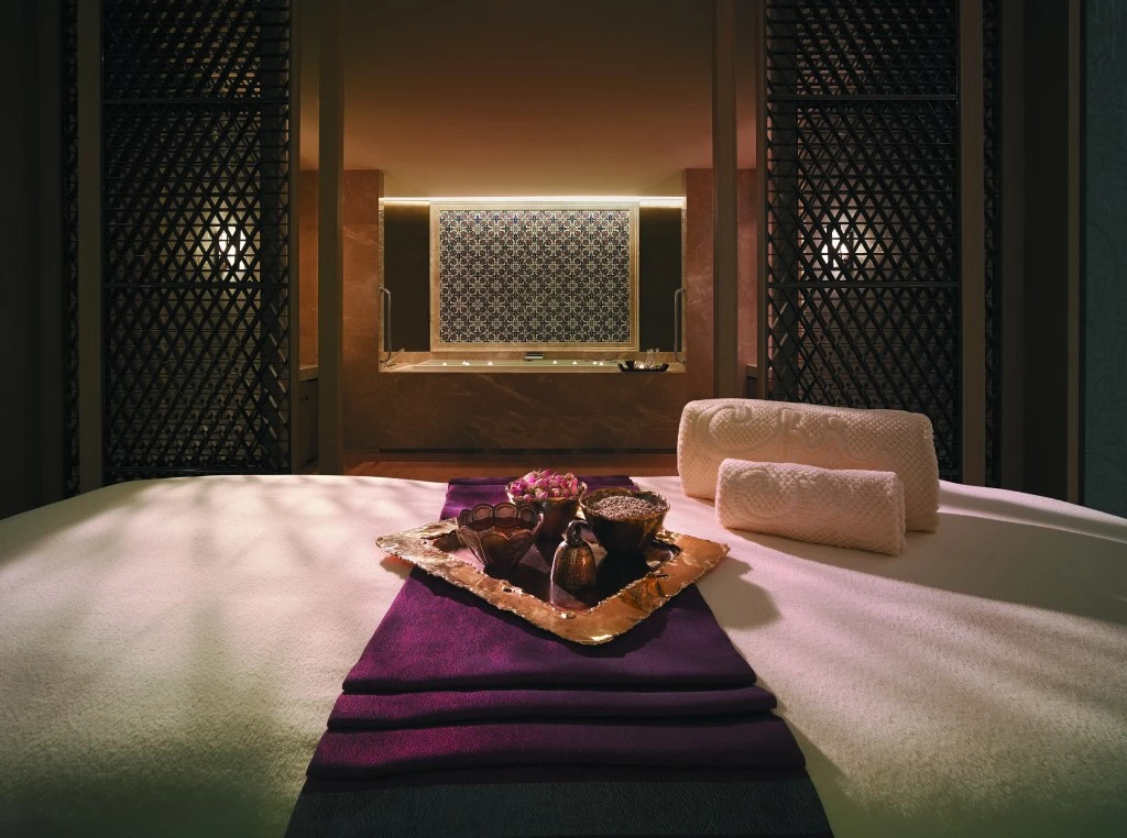 19-CHI, The Spa