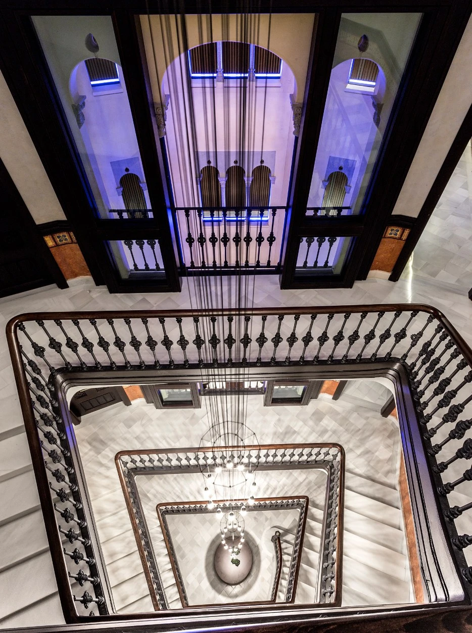 monument-escalera-y-patio