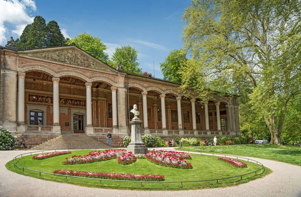 Baden-Baden_Trinkhalle.jpg