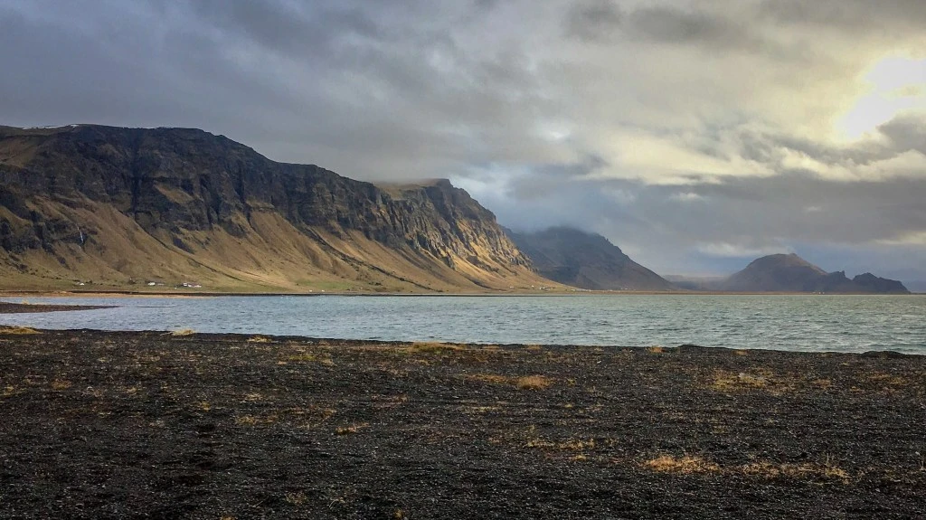 Black beach horseback riding tour (5)