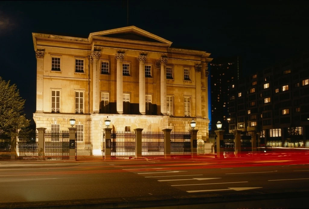 Apsley_House_Exterior__Night_Time_5685